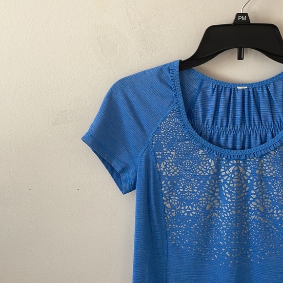 Lululemon Run: Wild Blue Short Sleeve Tech Top- Size 4 - Picture 2 of 8